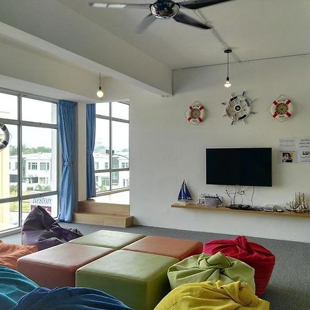 Roof Talk Theme Hostel Johor Bahru Eksteriør billede