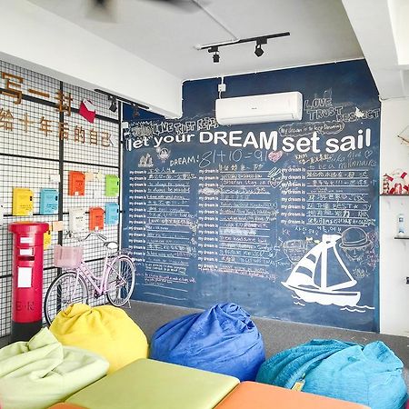 Roof Talk Theme Hostel Johor Bahru Eksteriør billede