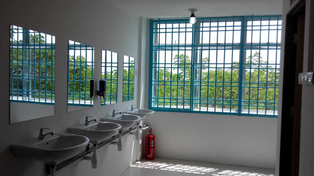 Roof Talk Theme Hostel Johor Bahru Værelse billede