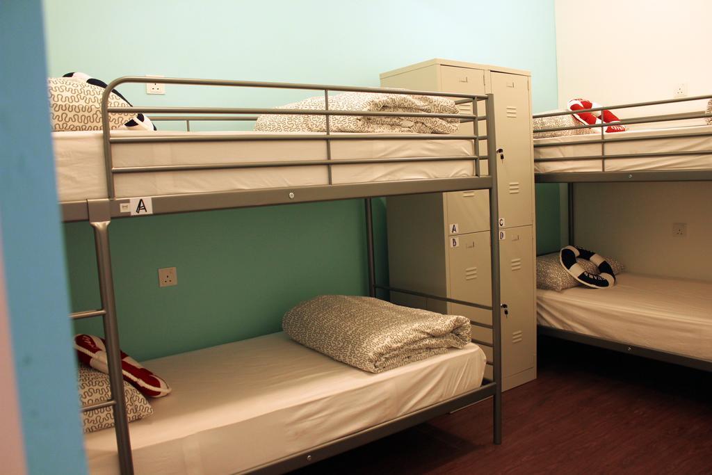 Roof Talk Theme Hostel Johor Bahru Værelse billede