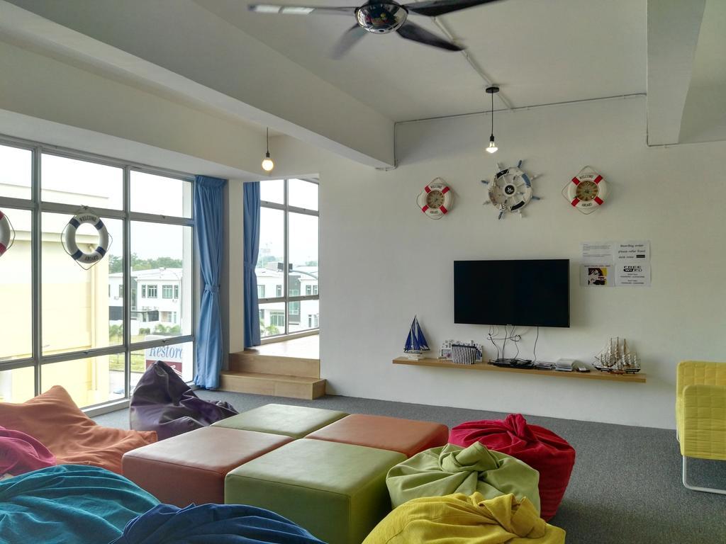 Roof Talk Theme Hostel Johor Bahru Eksteriør billede