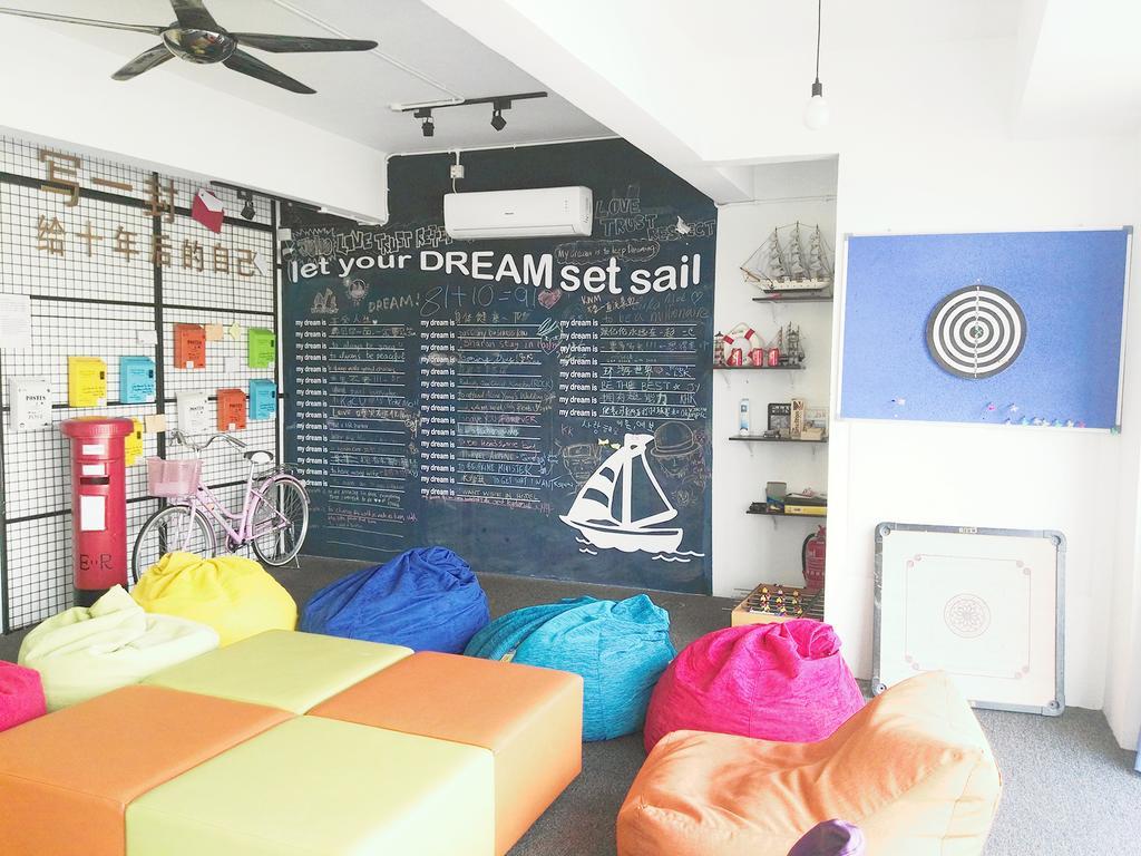 Roof Talk Theme Hostel Johor Bahru Eksteriør billede