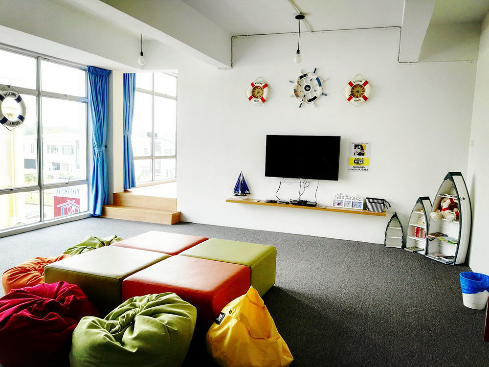 Roof Talk Theme Hostel Johor Bahru Eksteriør billede