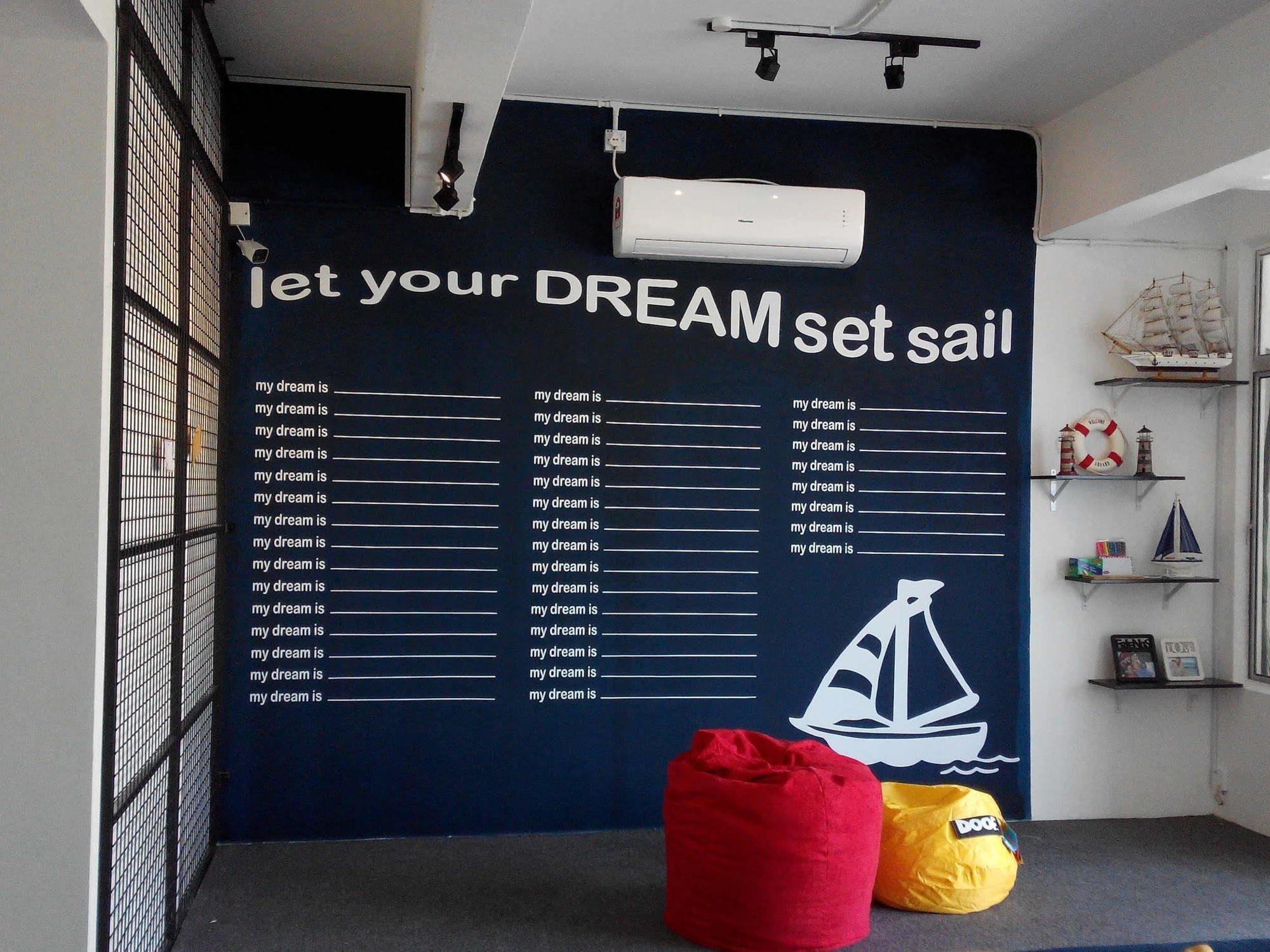 Roof Talk Theme Hostel Johor Bahru Eksteriør billede